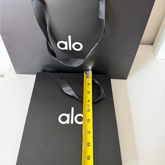 ALO Yoga Black Tote Bag large and small - Picture 6 of 7